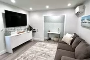 15001 Leisure Dr, Homestead, FL 33033 - Photo 4