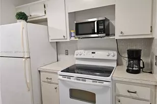 2491 SW 82nd Ave, Davie, FL 33324 - Photo 12