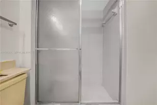 20301 W Country Club Dr, Aventura, FL 33180 - Photo 36