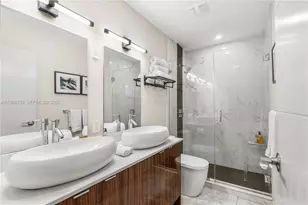 221 NE 44th St, Miami, FL 33137 - Photo 36