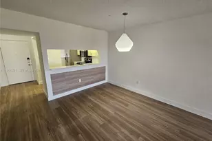 10255 NW 9th St Cir, Miami, FL 33172 - Photo 10