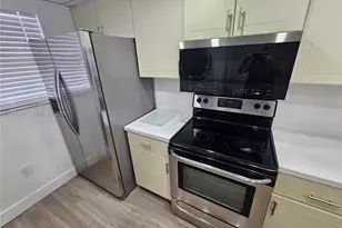 10255 NW 9th St Cir, Miami, FL 33172 - Photo 4