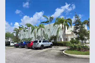 10322 NW 55th St, Sunrise, FL 33351 - Photo 2