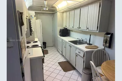 6039 Collins Ave #1517, Miami Beach, FL 33140 - Photo 16