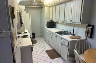 6039 Collins Ave, Miami Beach, FL 33140 - Photo 16