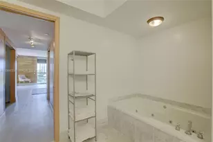 3600 Yacht Club Dr, Aventura, FL 33180 - Photo 36