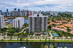 3600 Yacht Club Dr, Aventura, FL 33180 - Photo 92