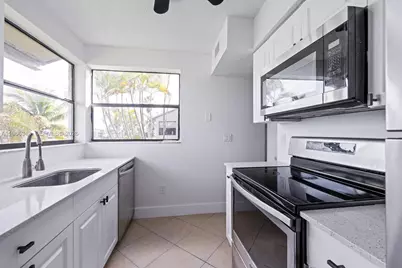 889 Hamilton Dr #889H, Homestead, FL 33034 - Photo 8