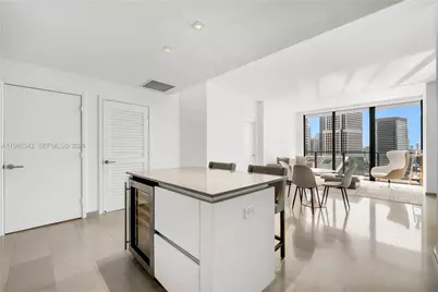 88 SW 7th St #2105, Miami, FL 33130 - Photo 6