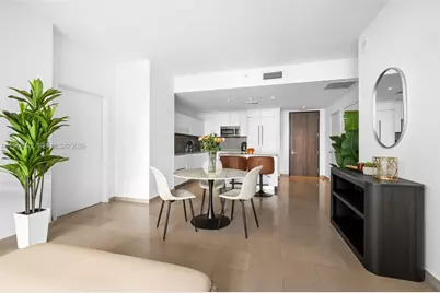 88 SW 7th St #2105, Miami, FL 33130 - Photo 2