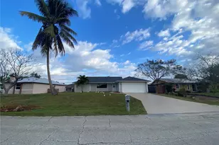 371 SE Fairchild Ave, Port Saint Lucie, FL 34984 - Photo 2