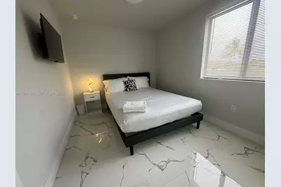 1074 NW 61st St #B, Miami, FL 33127 - Photo 12