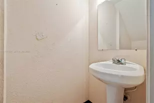 833 NW 82nd Ave, Plantation, FL 33324 - Photo 10