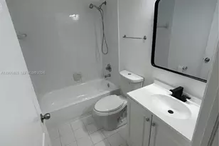 703 NE 195th St, Miami, FL 33179 - Photo 22