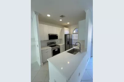 703 NE 195th St #703, Miami, FL 33179 - Photo 1