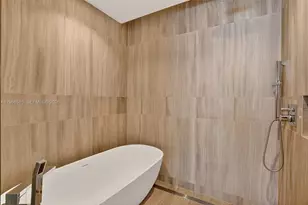 5775 Collins Ave, Miami Beach, FL 33140 - Photo 20