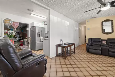 1271 NE 211th St, Miami, FL 33179 - Photo 10