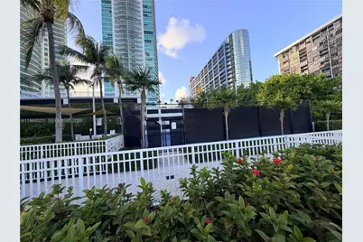 2101 Brickell Ave #2202, Miami, FL 33129 - Photo 30