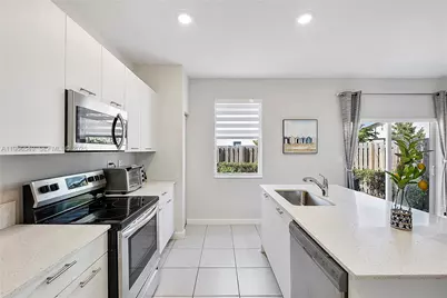 2361 NW 125th St, Miami, FL 33167 - Photo 18