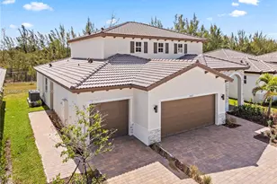 2442 SE 30th St, Homestead, FL 33035 - Photo 2
