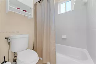 8844 S Isles Cir, Tamarac, FL 33321 - Photo 20