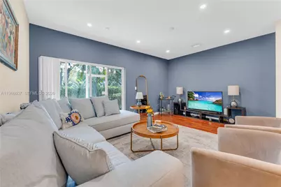 8844 S Isles Cir #0, Tamarac, FL 33321 - Photo 2