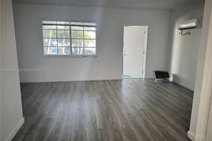 7130 Rue Versailles, Miami Beach, FL 33141 - Photo 2