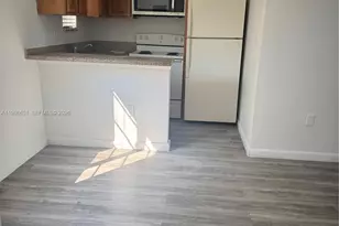 7130 Rue Versailles, Miami Beach, FL 33141 - Photo 6