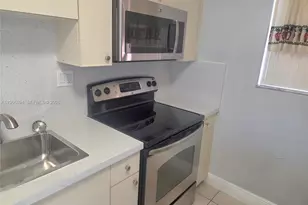 8425 NW 8th St, Miami, FL 33126 - Photo 16