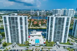 3675 N Country Club Dr, Aventura, FL 33180 - Photo 8