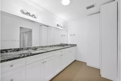 820 E Cypress Ln #V-38, Pompano Beach, FL 33069 - Photo 26
