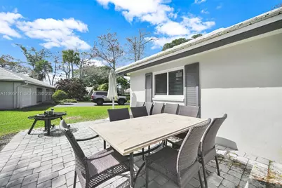 820 E Cypress Ln #V-38, Pompano Beach, FL 33069 - Photo 46