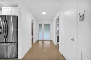 820 E Cypress Ln, Pompano Beach, FL 33069 - Photo 18