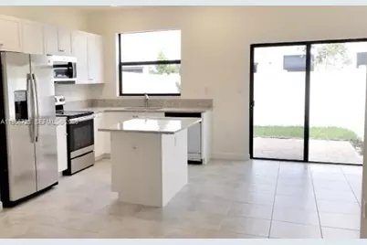 10603 W 34th Ct #10603, Hialeah, FL 33018 - Photo 4