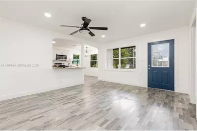 2916 Hawthorne St, Sarasota, FL 34239 - Photo 8