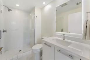601 NE 36th St, Miami, FL 33137 - Photo 16