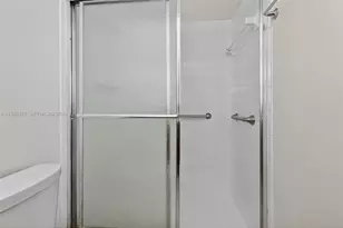 421 NE 14th Ave, Hallandale Beach, FL 33009 - Photo 14