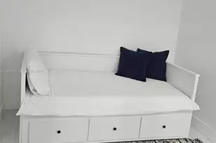 16385 Biscayne Blvd, North Miami Beach, FL 33160 - Photo 10