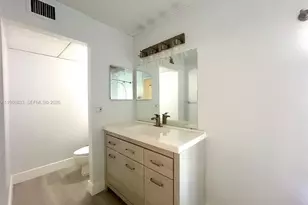 645 Executive Center Dr, West Palm Beach, FL 33401 - Photo 16