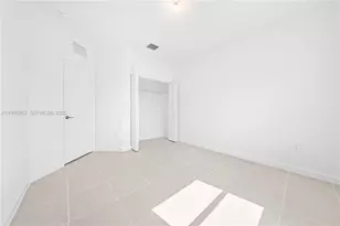 2442 SE 30th St, Homestead, FL 33035 - Photo 6