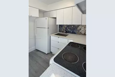 852 SW 1st St #6, Miami, FL 33130 - Photo 2