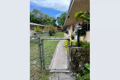 31 SW 8th Ct #1-2, Hallandale Beach, FL 33009 - Photo 4