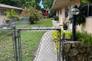 31 SW 8th Ct, Hallandale Beach, FL 33009 - Photo 4