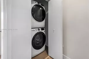 2561 NE 193rd St, Miami, FL 33180 - Photo 6