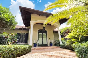 10601 SW 72nd Ct, Pinecrest, FL 33156 - Photo 2