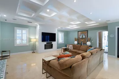 10601 SW 72nd Ct, Pinecrest, FL 33156 - Photo 14