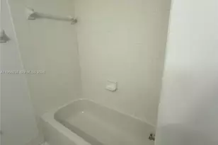 930 NE 34th Ave, Homestead, FL 33033 - Photo 10