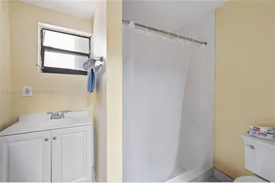 4791 W 3rd Ave, Hialeah, FL 33012 - Photo 26