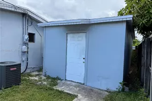 860 SE 9th Ct, Hialeah, FL 33010 - Photo 26