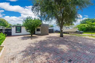 411 N 61st Ave, Hollywood, FL 33024 - Photo 2